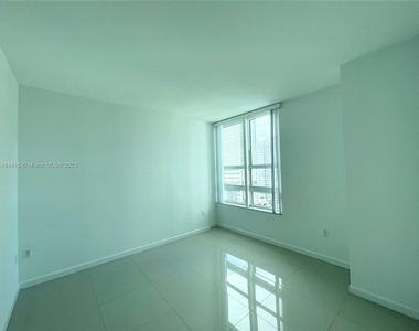 950 Brickell Bay Dr - Photo Thumbnail 22