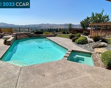 254 Canyon Lakes Pl - Photo Thumbnail 2