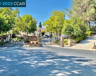 254 Canyon Lakes Pl - Photo Thumbnail 24