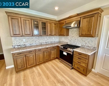 254 Canyon Lakes Pl - Photo Thumbnail 6