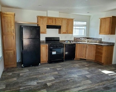 825 N Lamb Blvd - Photo Thumbnail 1