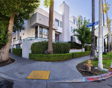 14610 Erwin Street - Photo Thumbnail 26