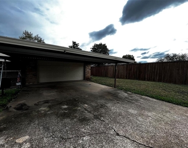 1025 Cloverdale Lane - Photo Thumbnail 24