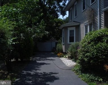 215 Laurel Avenue - Photo Thumbnail 3