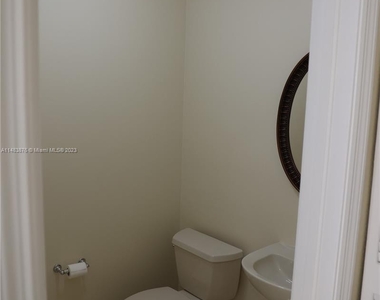 2041 Sw 136th Way - Photo Thumbnail 9