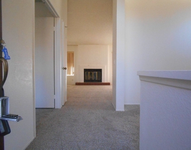 712 Redlands Place - Photo Thumbnail 2