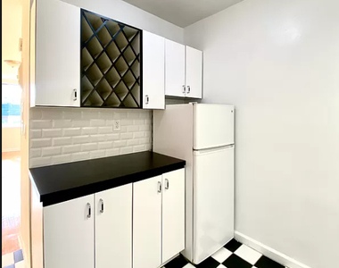 338 East 83rd Street - Photo Thumbnail 6