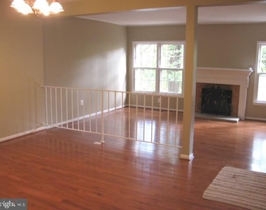 7437 Chummley Court - Photo Thumbnail 5