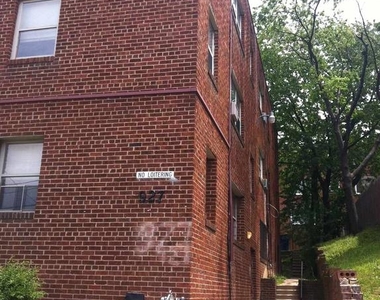 927 52nd St Ne - Photo Thumbnail 2