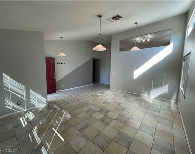 9536 Glengarry Drive - Photo Thumbnail 12