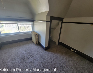 624 E 6th Street - Photo Thumbnail 5