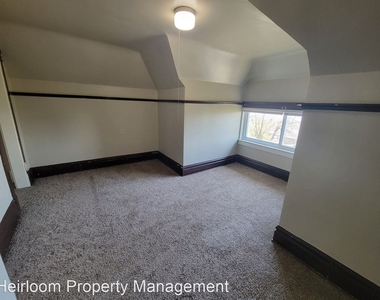 624 E 6th Street - Photo Thumbnail 6
