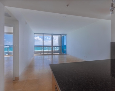 6899 Collins Ave - Photo Thumbnail 8