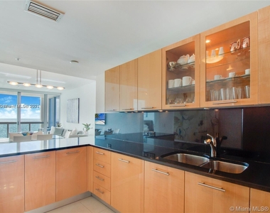 6899 Collins Ave - Photo Thumbnail 14