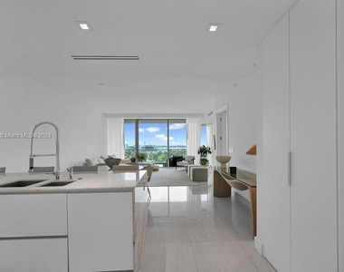 10203 Collins Ave - Photo Thumbnail 18