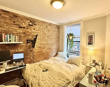 East 9th St - Photo Thumbnail 2