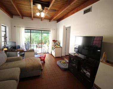 817 Lorca St - Photo Thumbnail 17