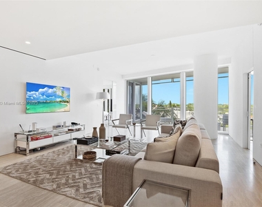 9001 Collins Ave - Photo Thumbnail 3