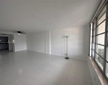 3181 S Ocean Dr - Photo Thumbnail 7