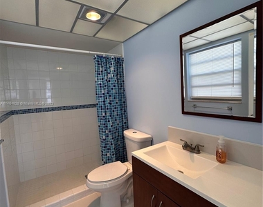 3181 S Ocean Dr - Photo Thumbnail 11