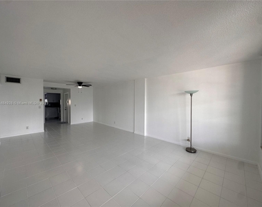 3181 S Ocean Dr - Photo Thumbnail 6