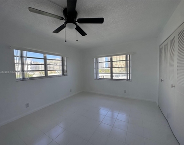 3181 S Ocean Dr - Photo Thumbnail 14