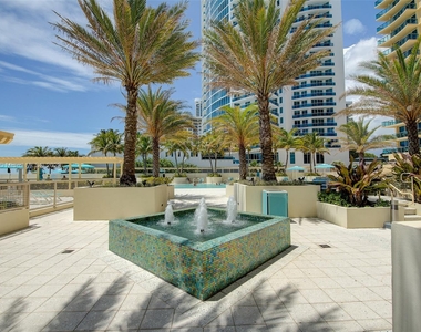 2501 S Ocean Dr - Photo Thumbnail 6