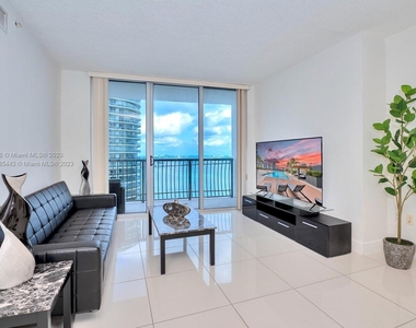 1750 N Bayshore Dr - Photo Thumbnail 1