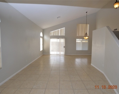 8236 Golf Player Avenue - Photo Thumbnail 4