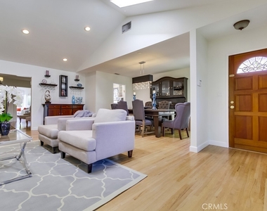 12555 Collins Street - Photo Thumbnail 3