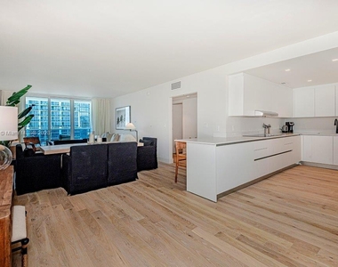 2301 Collins Ave - Photo Thumbnail 0