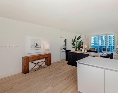 2301 Collins Ave - Photo Thumbnail 1