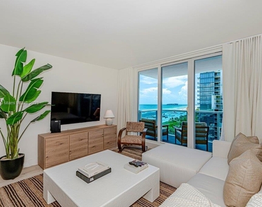 2301 Collins Ave - Photo Thumbnail 4