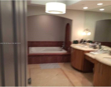 17875 Collins Ave - Photo Thumbnail 29