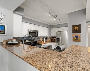 1155 Brickell Bay Dr - Photo Thumbnail 10