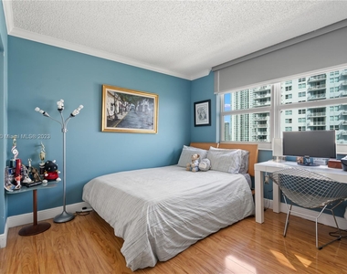 1155 Brickell Bay Dr - Photo Thumbnail 25