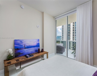 15811 Collins Ave - Photo Thumbnail 5