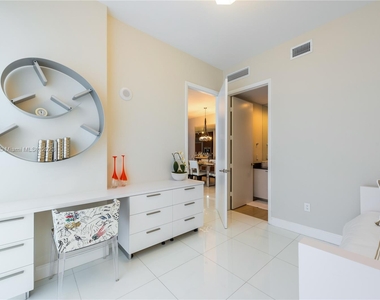 15811 Collins Ave - Photo Thumbnail 8