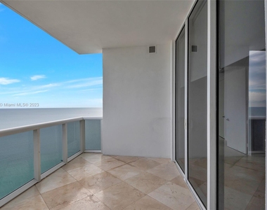 18201 Collins Ave - Photo Thumbnail 7