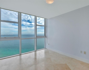 18201 Collins Ave - Photo Thumbnail 24