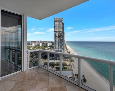 18201 Collins Ave - Photo Thumbnail 14