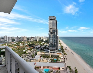 18201 Collins Ave - Photo Thumbnail 10