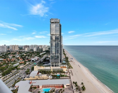 18201 Collins Ave - Photo Thumbnail 12