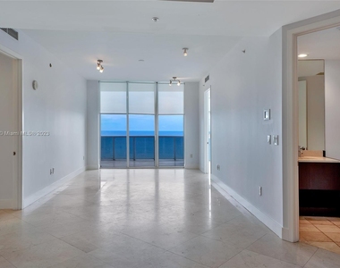 18201 Collins Ave - Photo Thumbnail 5