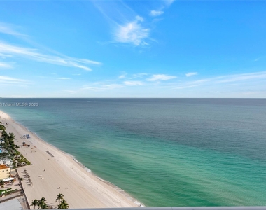 18201 Collins Ave - Photo Thumbnail 8