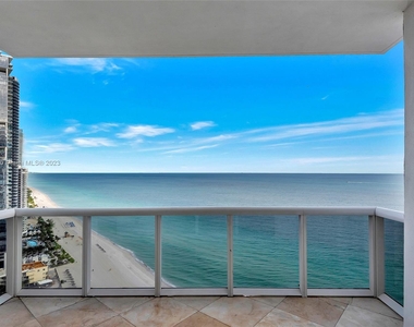 18201 Collins Ave - Photo Thumbnail 1