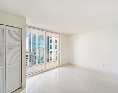 1200 Brickell Bay Dr - Photo Thumbnail 9