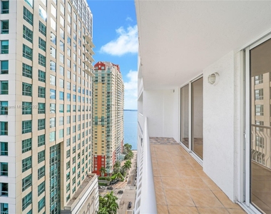 1200 Brickell Bay Dr - Photo Thumbnail 2