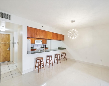 1200 Brickell Bay Dr - Photo Thumbnail 7