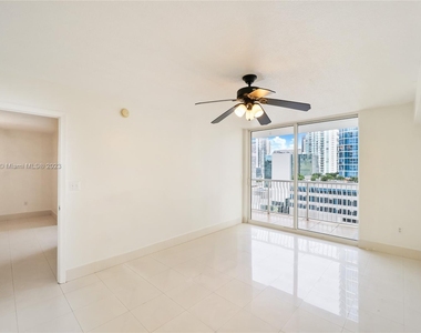 1200 Brickell Bay Dr - Photo Thumbnail 11